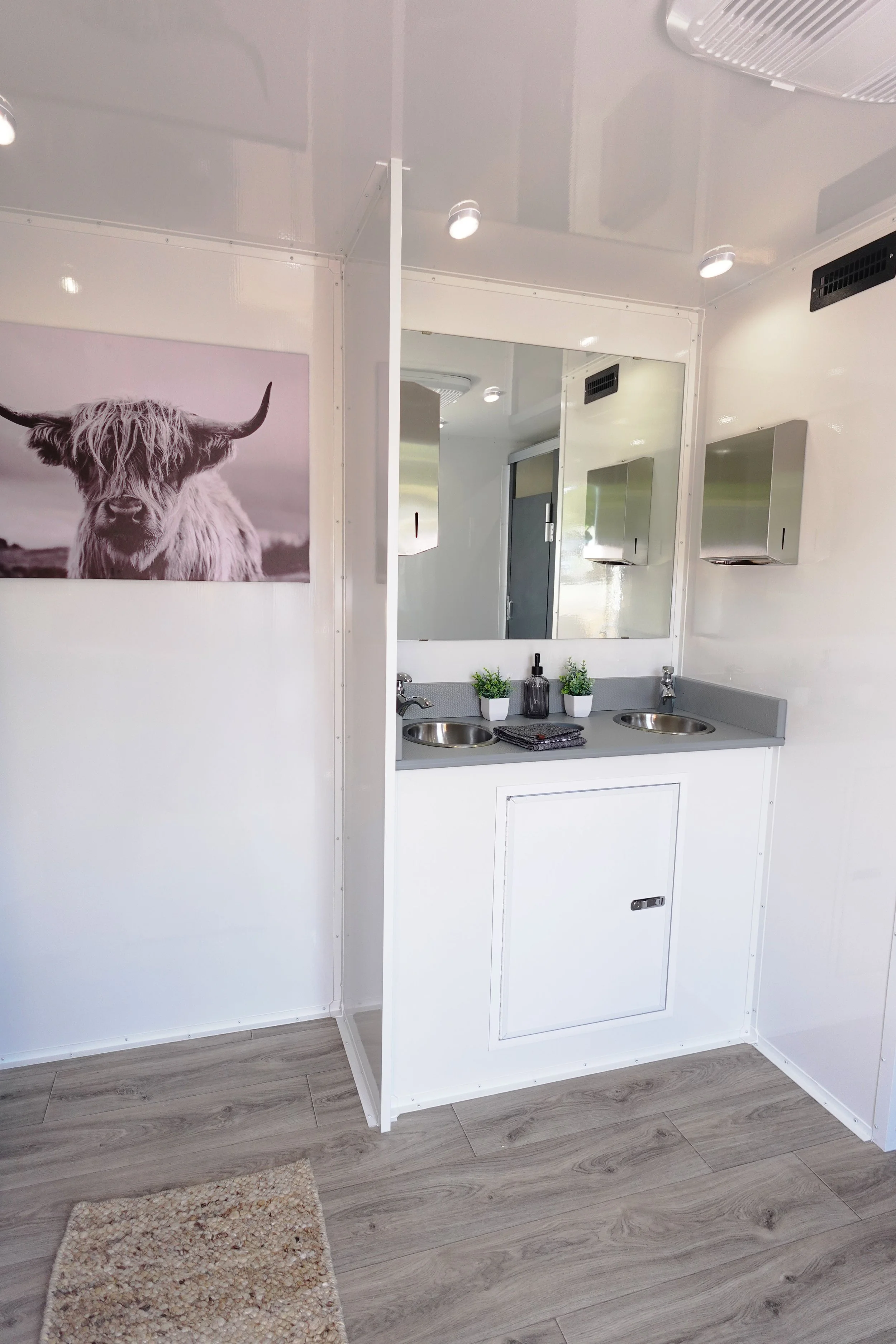 12-Stall Restroom verified view 4